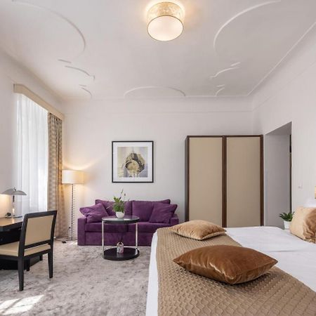 Bellevue Hotel Cesky Krumlov Bagian luar foto