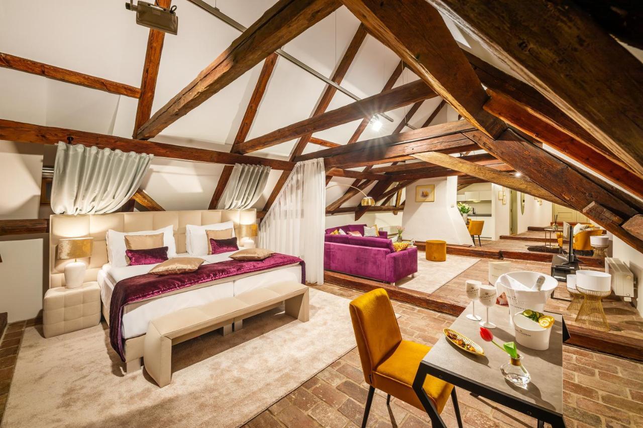 Bellevue Hotel Cesky Krumlov Bagian luar foto