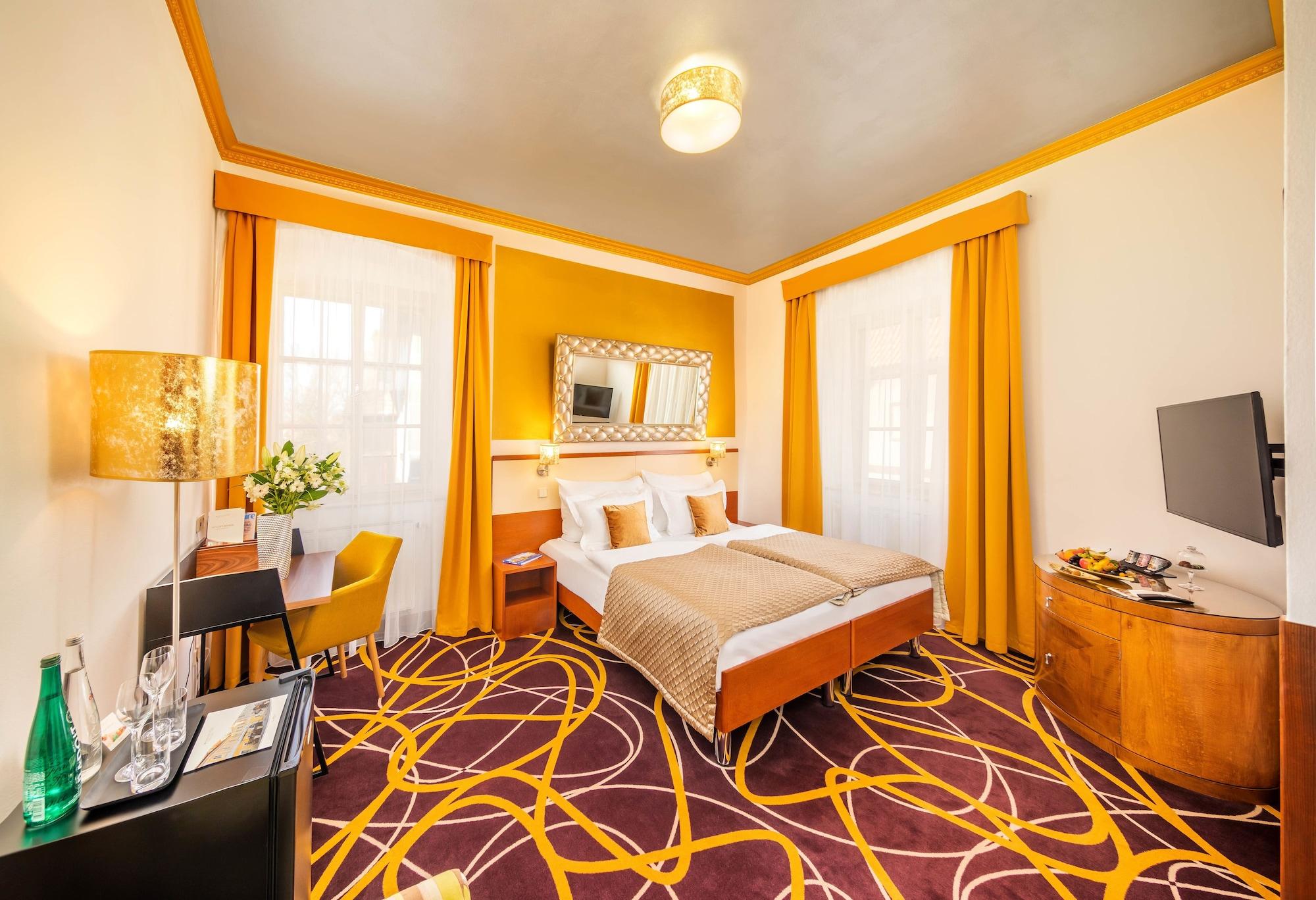 Bellevue Hotel Cesky Krumlov Bagian luar foto