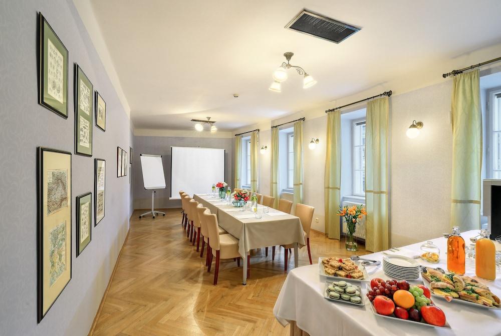 Bellevue Hotel Cesky Krumlov Bagian luar foto