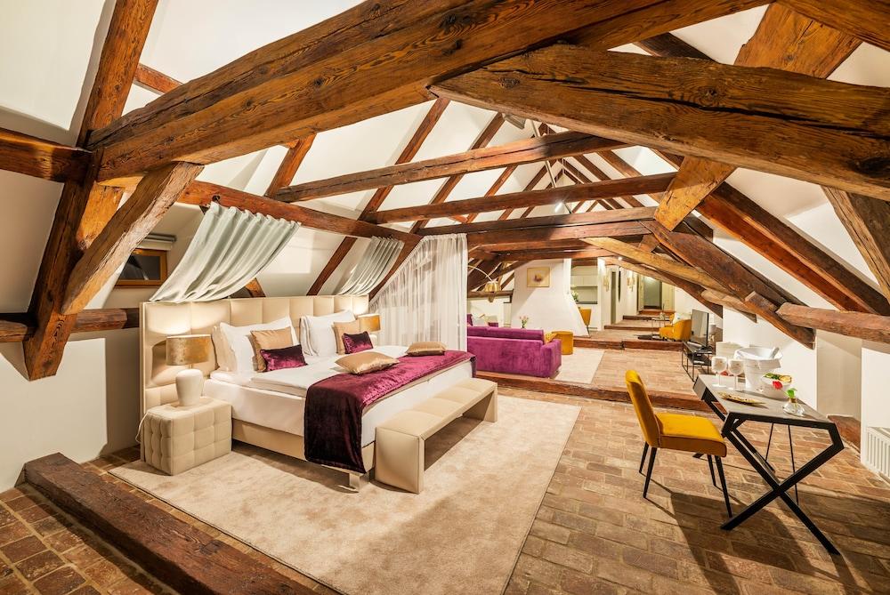 Bellevue Hotel Cesky Krumlov Bagian luar foto