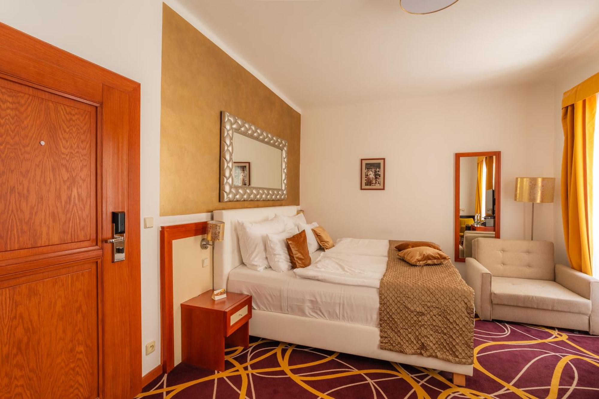 Bellevue Hotel Cesky Krumlov Bagian luar foto