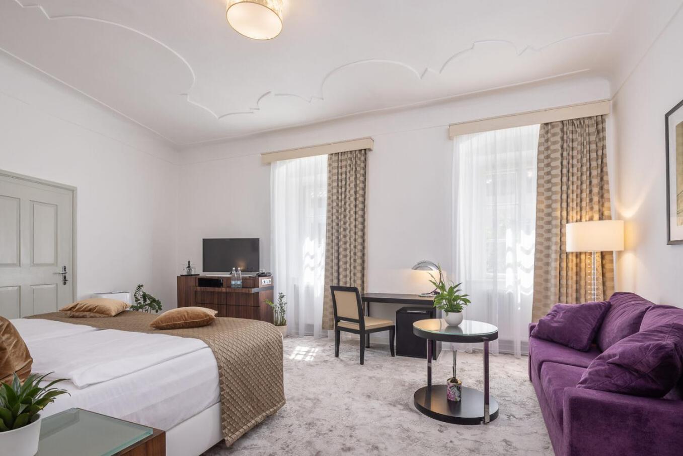 Bellevue Hotel Cesky Krumlov Bagian luar foto
