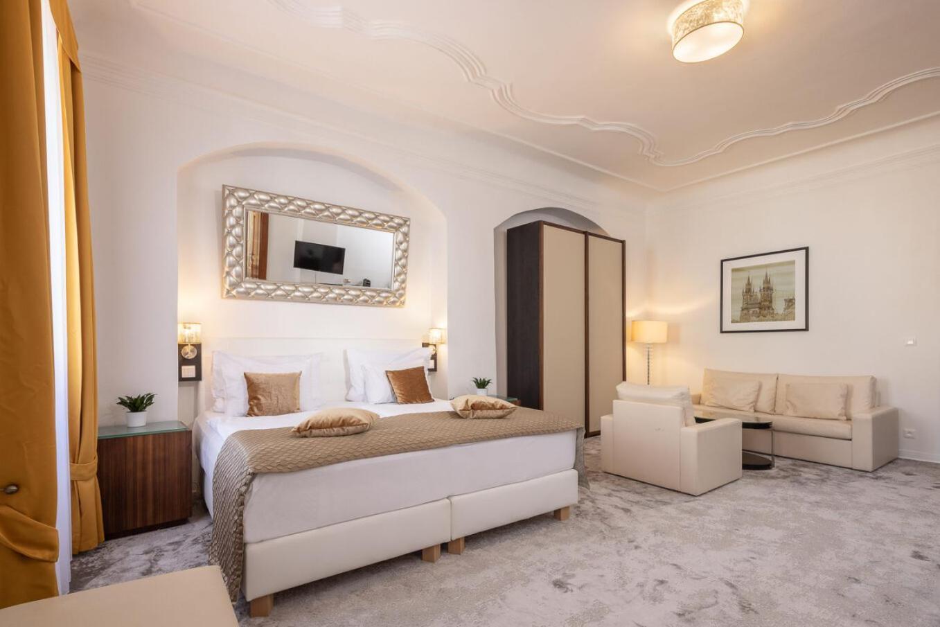 Bellevue Hotel Cesky Krumlov Bagian luar foto